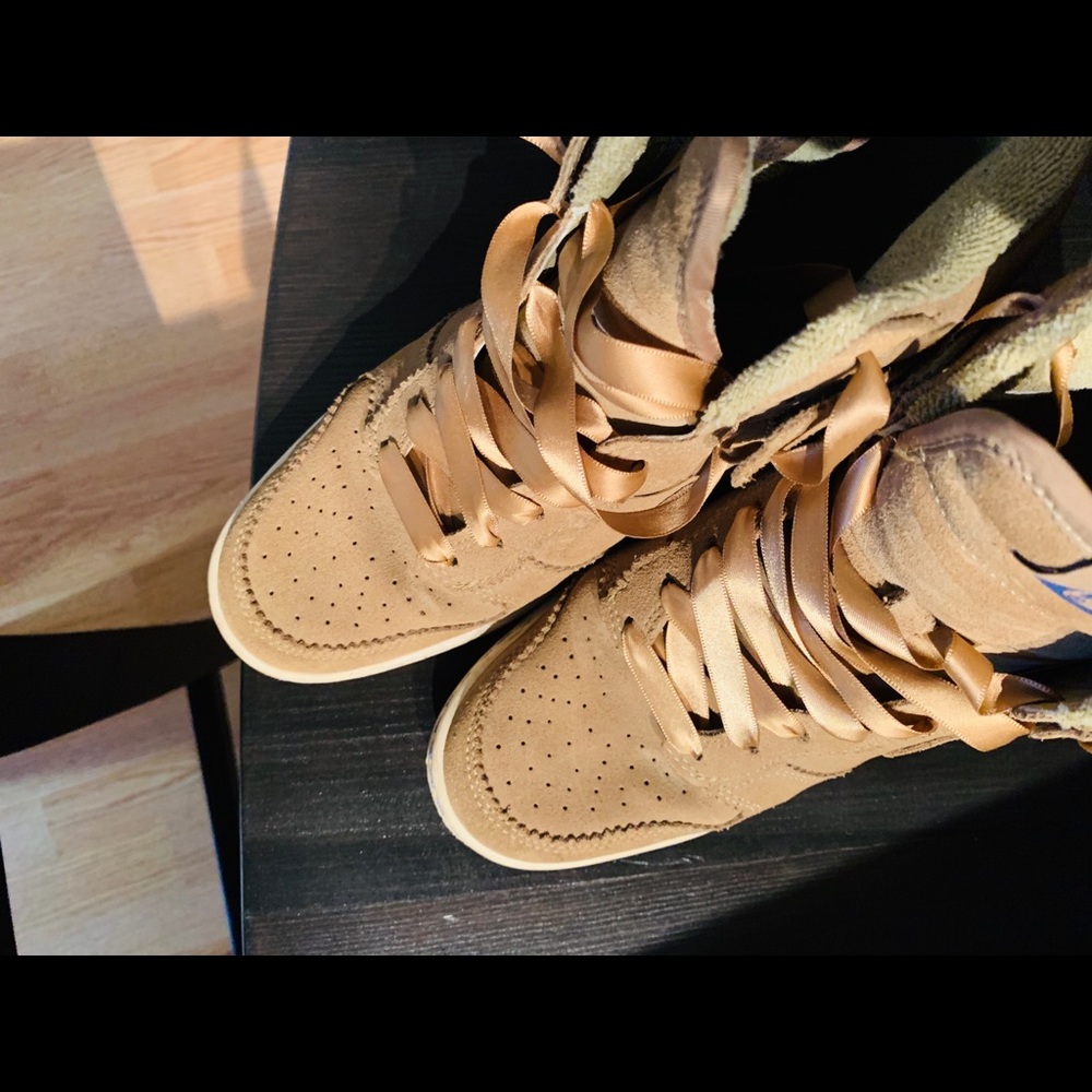 Nike’s - Picture 4 of 7